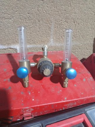 Regulador de gases con caudalímetros