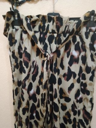 Pantalón estampado leopardo cintura alta
