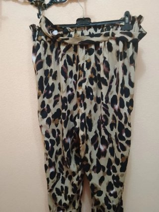 Pantalón estampado leopardo cintura alta