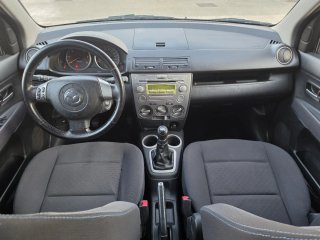 Mazda 2 2005
