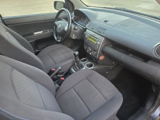 Mazda 2 2005