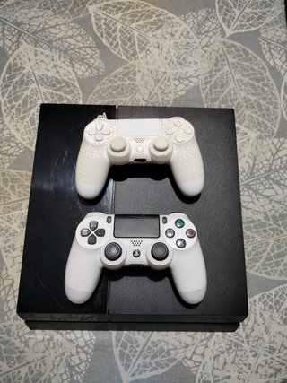 PS4 (PlayStation 4) Negra + 2 mandos