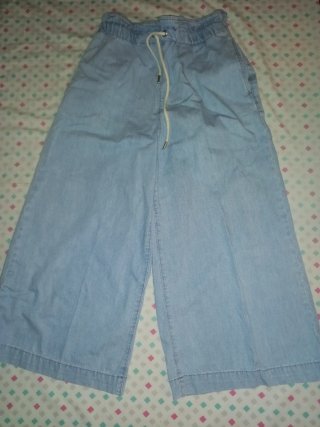 Pantalón M vaquero pierna suelta y top morado S