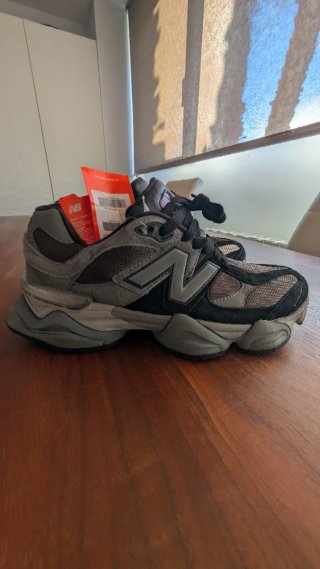 New Balance 9060 Talla 42, Nuevas a estrenar.