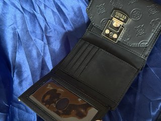 Cartera Guess Negra con Logo