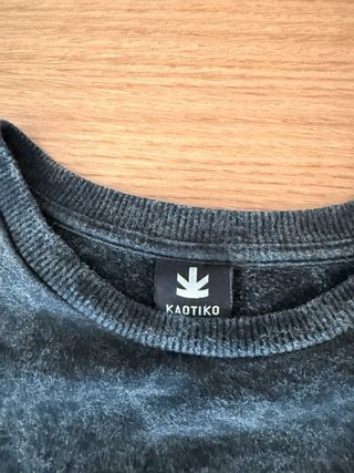Jersey Kaotiko Gris con Diseño Gráfico