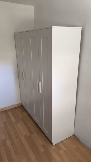 Armario VISTHUS IKEA 4 puertas gris/blanco
