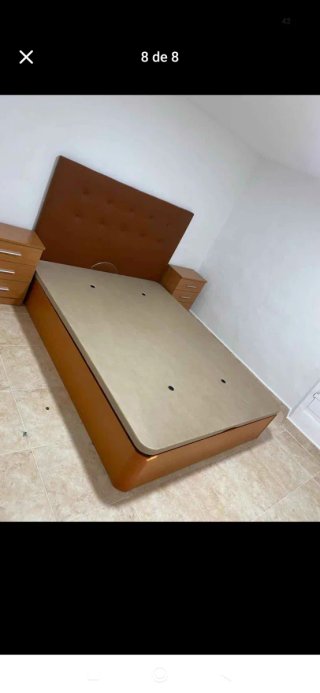 Cama canapé tapizada beige y marrón