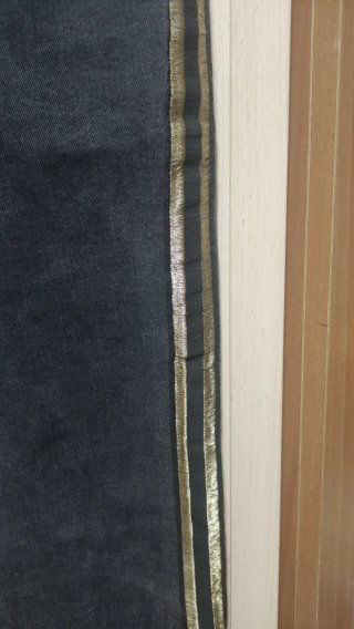 Pantalón Zara Talla 40 Negro con Raya Dorada