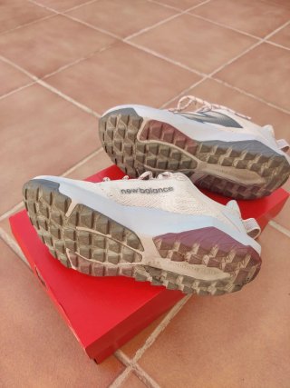 Zapatillas New Balance Trail Beige/Gris