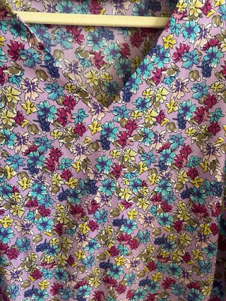 Vestido Teria floral lila volantes