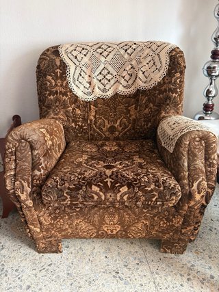 Sofá y sillón de tela marrón