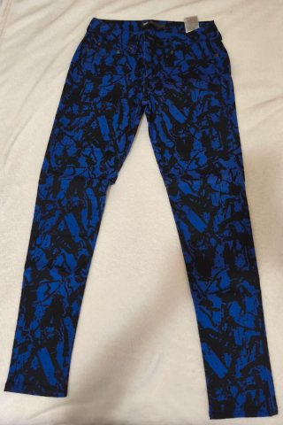 Pantalón Levi's estampado azul y negro