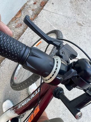 Bicicleta TOPBIKE blanca y burdeos