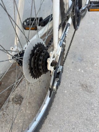 Bicicleta TOPBIKE blanca y burdeos