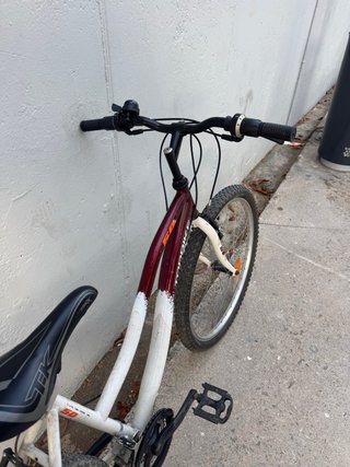 Bicicleta TOPBIKE blanca y burdeos