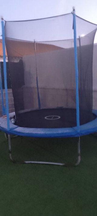 Cama elástica con red de seguridad