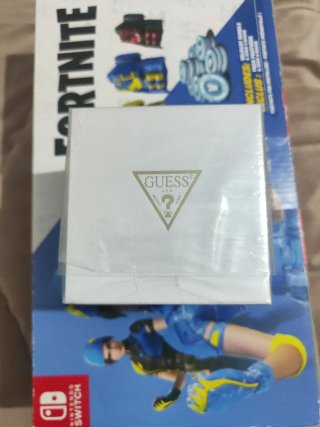 Reloj GUESS Reputation Dorado - ¡NUEVO A ESTRENAR!