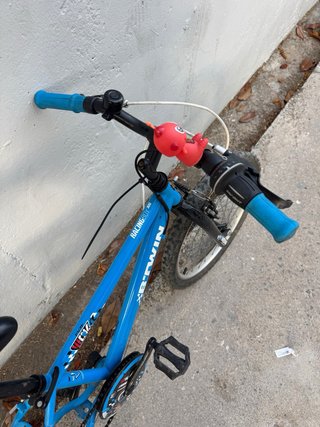 Bicicleta infantil azul B'TWIN