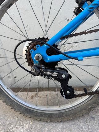 Bicicleta infantil azul B'TWIN