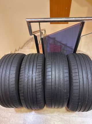Neumáticos Michelin Pilot Sport 4 235/45 R18