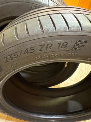 Neumáticos Michelin Pilot Sport 4 235/45 R18