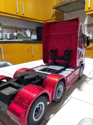 Camión Scania rc,  1:18 no negociable.