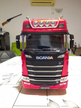 Camión Scania rc,  1:18 no negociable.