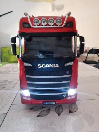 Camión Scania rc,  1:18 no negociable.