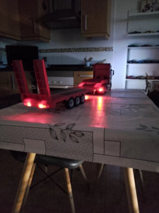 Camión Scania rc,  1:18 no negociable.