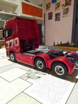Camión Scania rc,  1:18 no negociable.