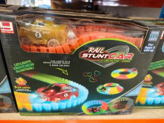Coche de Carreras Rail Stunt Car Glow-in-the-Dark