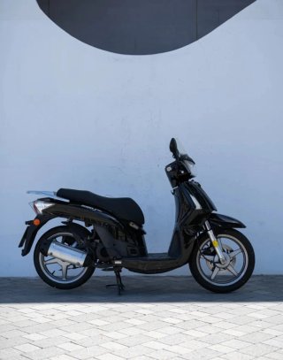 Kymco People 50 Scooter Negra