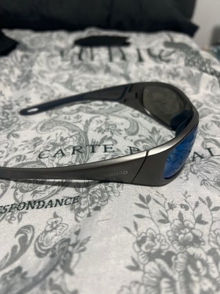 Gafas de sol azules y grises