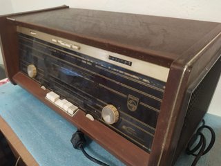 Radio antigua de madera Philips