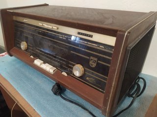 Radio antigua de madera Philips