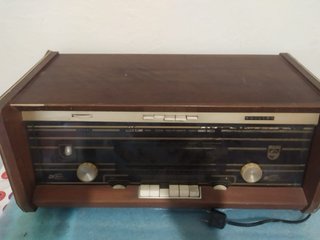 Radio antigua de madera Philips