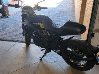 Brixton Crossfire 500 Negra y Dorada