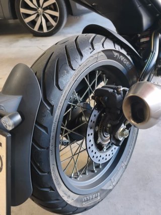 Brixton Crossfire 500 Negra y Dorada