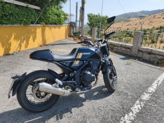 Brixton Crossfire 500 Negra y Dorada