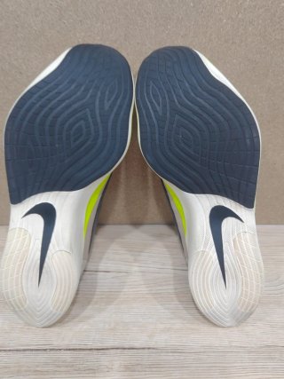 Nike Moon Racer String/Black-Sail-Volt 42,5