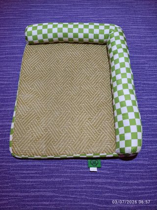 Cama para mascotas con borde acolchado