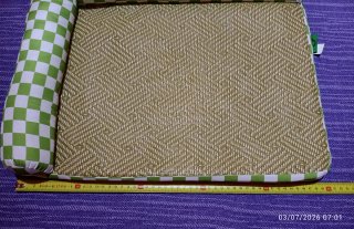 Cama para mascotas con borde acolchado