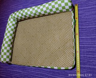 Cama para mascotas con borde acolchado