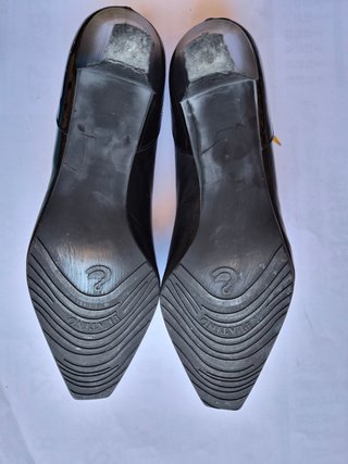 Zapatos Platino negros de tacón con borde charol