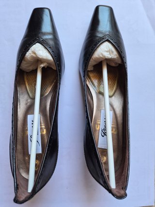 Zapatos Platino negros de tacón con borde charol
