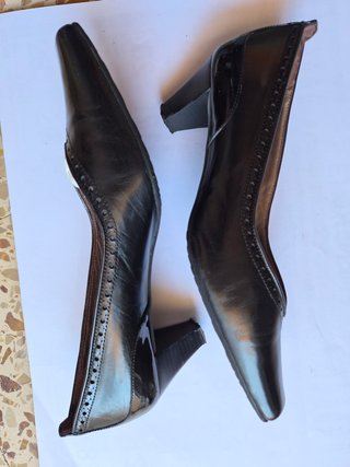Zapatos Platino negros de tacón con borde charol