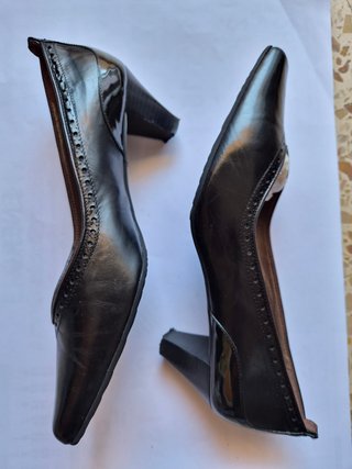 Zapatos Platino negros de tacón con borde charol