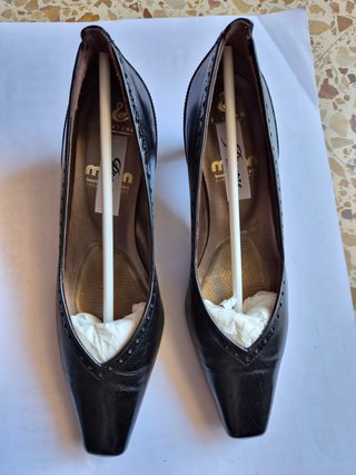 Zapatos Platino negros de tacón con borde charol