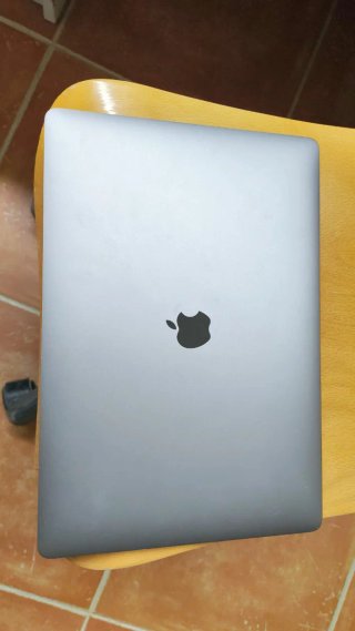 Portátil Apple Plata con Cargador
